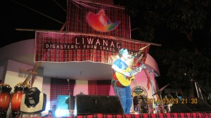 World renowned Filipino singer, Joey Ayala, joined the Liwanag event. 